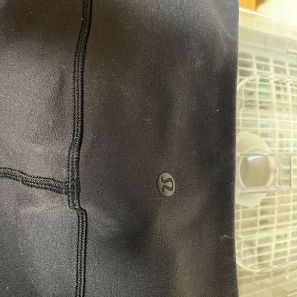 Lululemon mesh panel capris - Picture 4 of 4